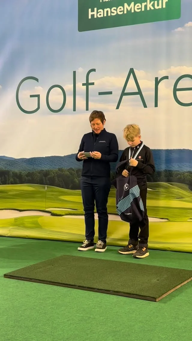 Nice ceremony today by @bayerischergolfverband at the @golftage_muenchen. Got a prize for the Best 10y Girl in Bavaria 2025… so that Season is Finally over. Come 2026💪👍🏌️‍♀️